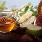 Можно ли давать мед кормящей маме в первый месяц грудного вскармливания и далее