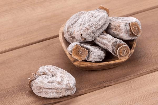 Можно ли кормящей маме хурму: польза при грудном вскармливании