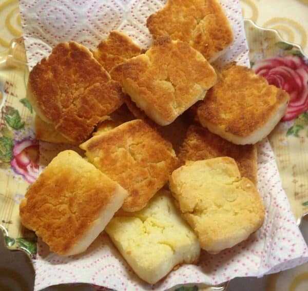 Творог и сметана при грудном вскармливании: можно ли кормящей маме в первый месяц и дальше