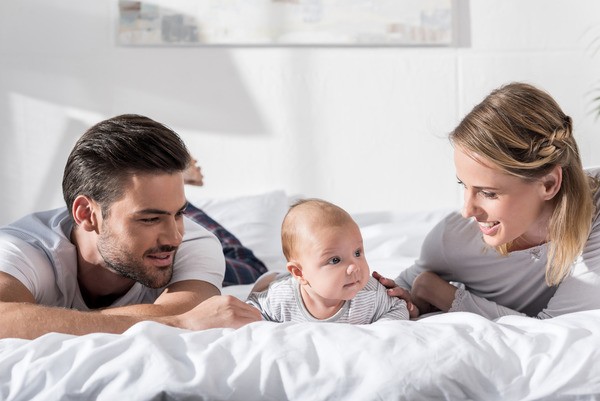 ребенок держит голову 2.jpg ребенок держит голову 2.jpg