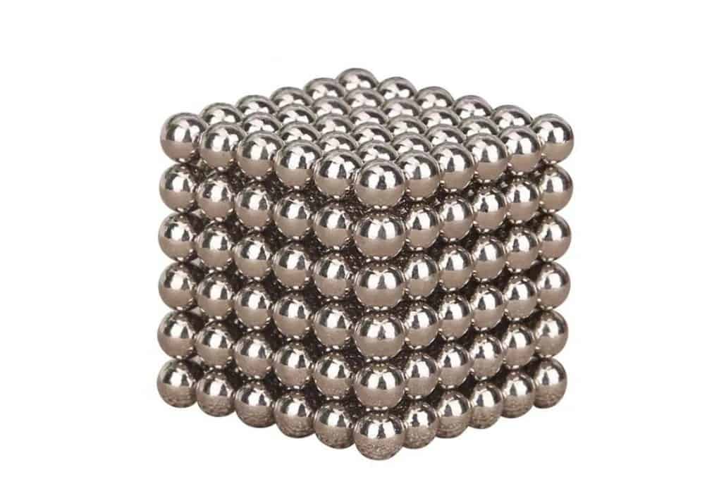 Не для игр: опасные игрушки, которые не стоит давать ребенку