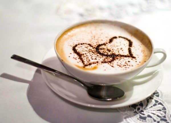 Кофе при грудном вскармливании: можно ли кормящей маме пить растворимый, без кофеина и с молоком2