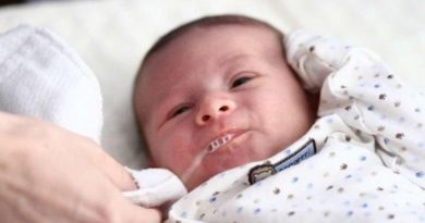 Почему ребенок срыгивает