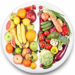 Фрукты и овощи на тарелке Какие выбрать овощи и фрукты в первый месяц после родов