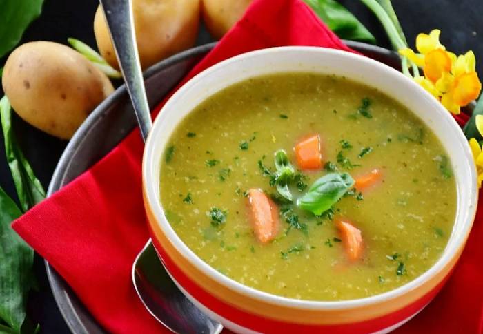 Суп с морковкой и зеленью