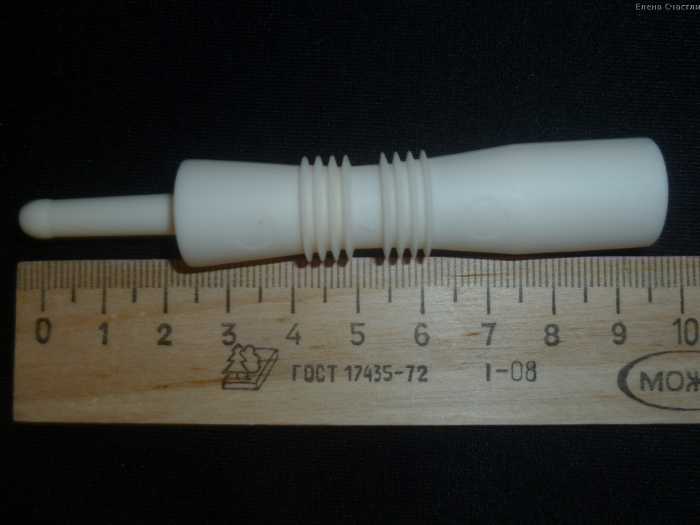 Размер трубки для газоотвода и линейка Определяем размер трубки для газоотвода с помощью линейки