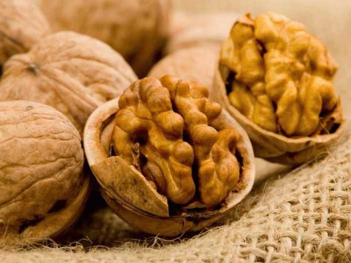 Грецкие орехи Можно ли грецкие орехи кормящей маме
