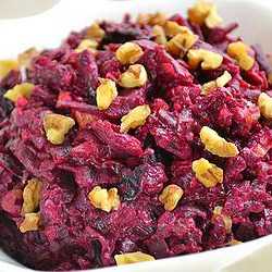 Салат из грецких орехов и свеклы Салат с добавлением грецких орехов