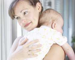 Держание новорожденного вертикально Держание новорожденного вертикально после кормления