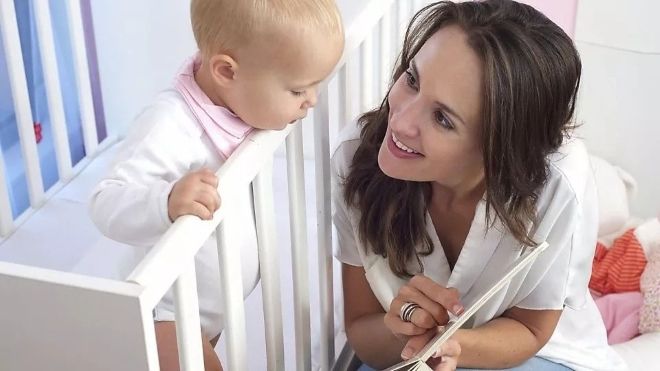 Мама занимается с ребенком