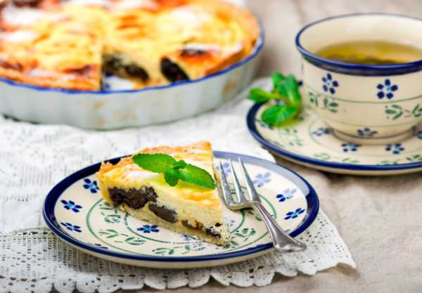 Пирог из творога с черносливом понравится всем