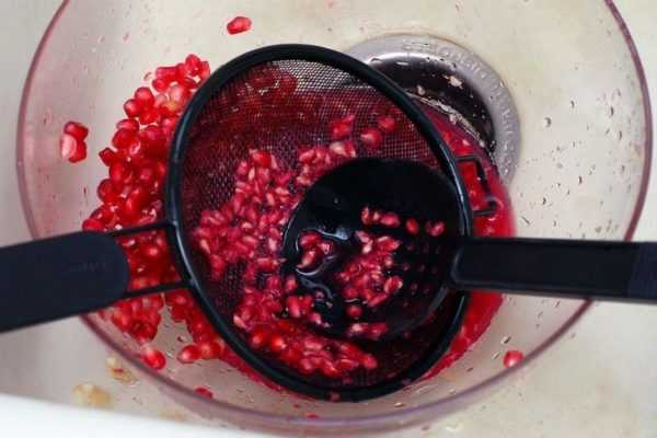 Выжать сок граната очень просто