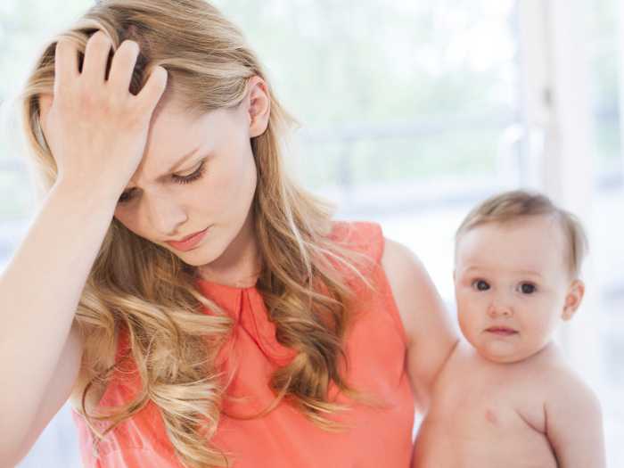 Мама болеет У мамы сильно болит голова