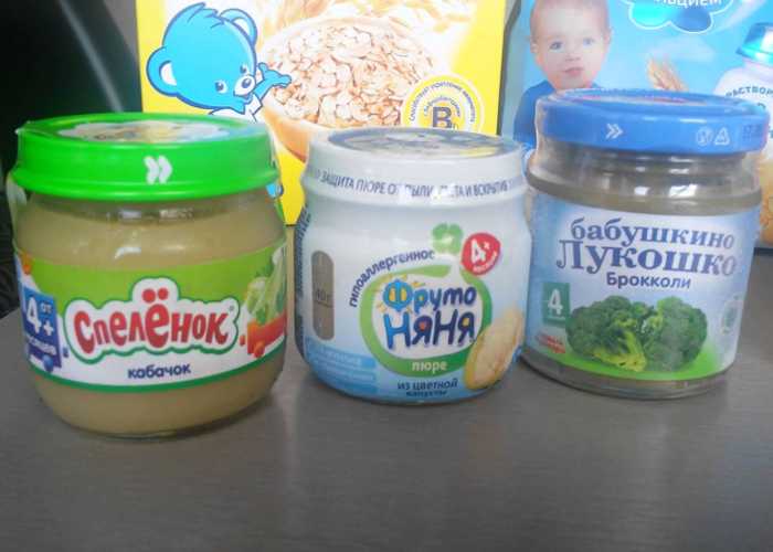Баночки с готовым овощным пюре Готовое покупное пюре из кабачка, цветной капусты и брокколи