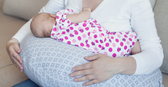 Когда ребенку можно спать на подушке: выбираем детские подушки для сна от года