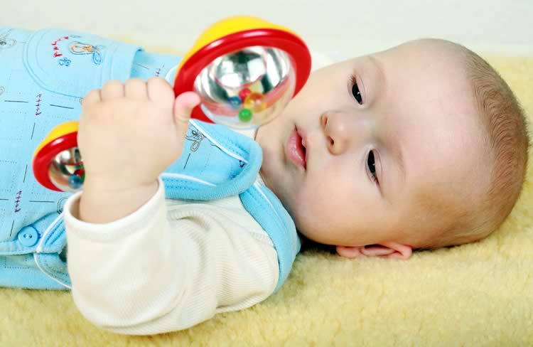 Погремушка в ручках