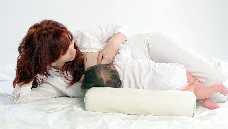 Позы для грудного вскармливания новорожденных5