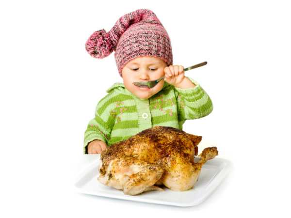 Прикармливать мясом ребенка нужно аккуратно