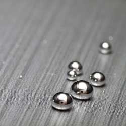 Разбитая ртуть Кусочки разбитой ртути очень опасны