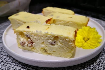 Фото: Творожная запеканка с изюмом и манкой Творожная запеканка с изюмом и манкой