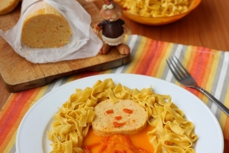 Фото: Куриная колбаса с домашней пастой и соусом Куриная колбаса с домашней пастой и соусом