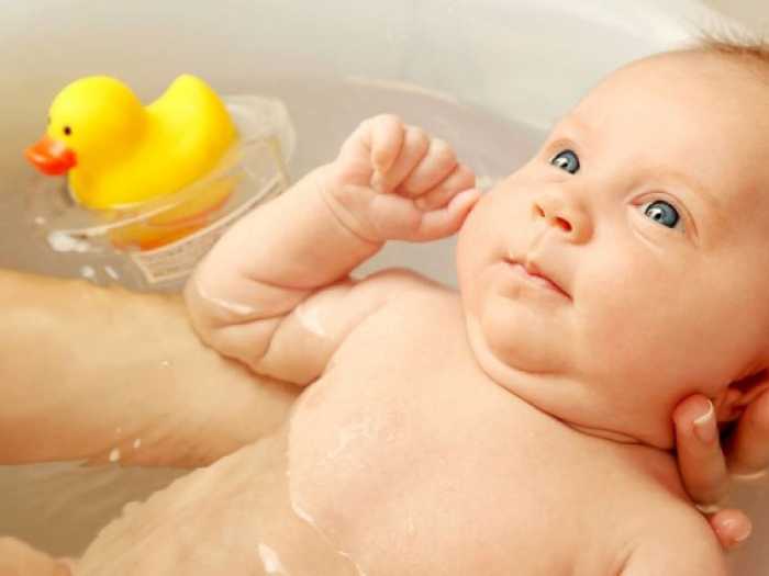 Купание ребенка Процесс купания ребенка