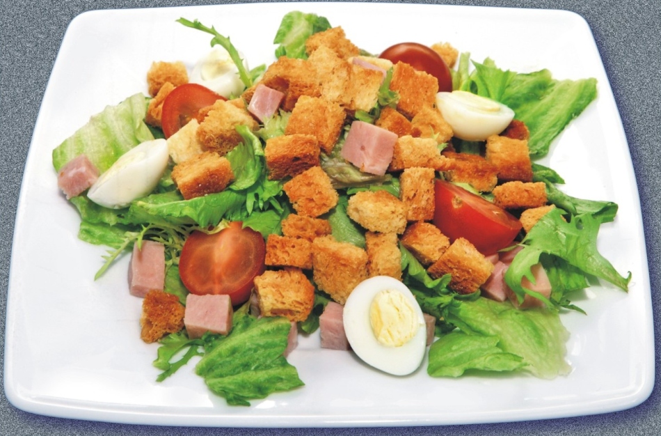 Салат с перепелиными яйцами