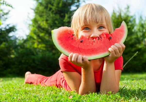 Когда, в каком возрасте и в каком количестве можно давать ребенку арбуз?