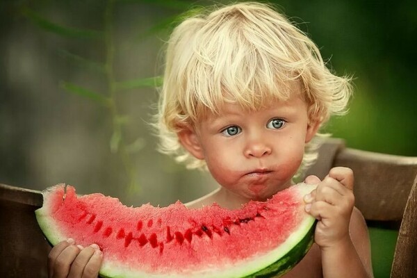 Когда, в каком возрасте и в каком количестве можно давать ребенку арбуз?